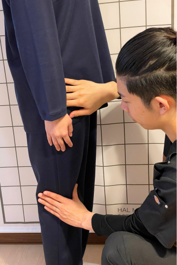 姿勢の状態を確認しているイメージ